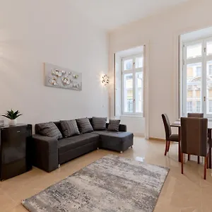 https://la-fortezza-panzi.inbudapesthotels.com